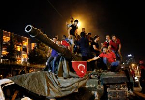 Karinis perversmas Turkijoje žlugo.