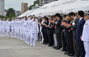 Japonijos jūrų savigynos pajėgos išlydimos į kelionę.