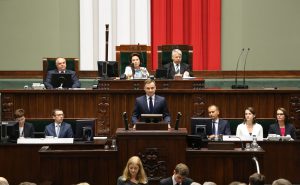 Centre - Lenkijos prezidentas Andžėjus Duda.