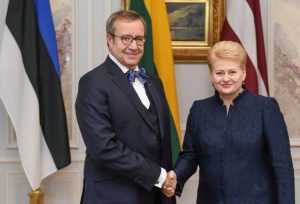 Lietuvos Respublikos Prezidentė Dalia Grybauskaitė ir Estijos Respublikos Prezidentas Tomas Hendrikas Ilvesas (Toomas Hendrik Ilves) dalyvauja aukščiausio lygio Baltijos valstybių vadovų susitikime.