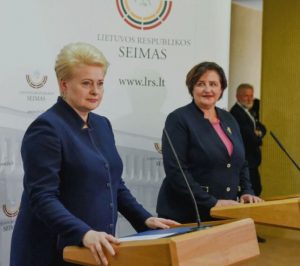 Prezidentė Dalia Grybauskaitė susitikimo su Seimo valdyba metu.