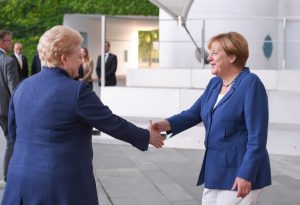 Neformali vakarienė Berlyne: Lietuvos Prezidentė Dalia Grybauskaitė ir Angela Merkel aptarė Europos Sąjungai iškilusius rūpesčius.