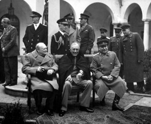 Jaltos konferencija. Didžiosios Britanijos, JAV ir SSRS vadovai: Vinstonas Čerčilis, Franklinas Ruzveltas ir Josifas Stalinas.