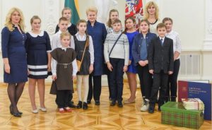 Prasmingas susitikimas: Lietuvos Prezidentė Dalia Grybauskaitė susitiko su Kaliningrado srityje, Lenkijoje, Latvijoje ir Baltarusijoje gyvenančių lietuvių vaikais.