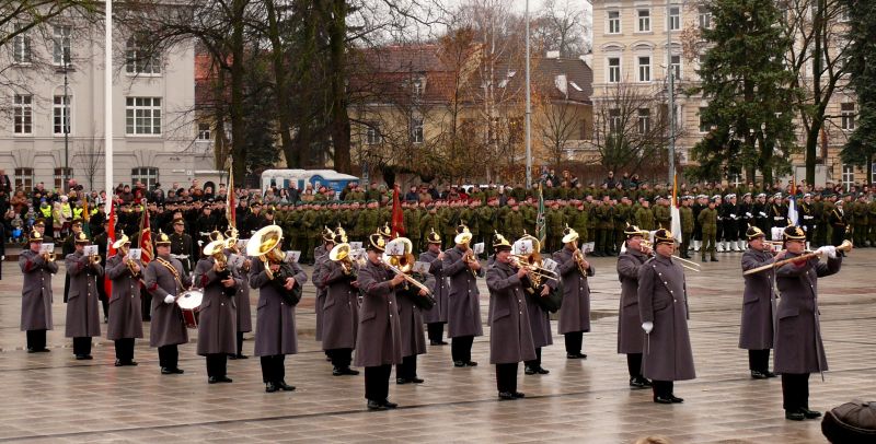Lietuvos kariuomenės dieną - iškilmingas karių paradas Vilniaus Katedros aikštėje