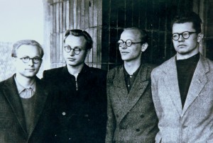 Kambario draugai. Iš kairės - Vilius Baltrėnas, Juozas Girdzijauskas, Aleksas Girdenis, Algis Kinderis