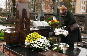 Kalbininko profesoriaus Vytauto Vitkausko kapas Kuršėnuose