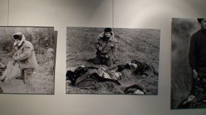Genocido muziejuje demonstruojamos nuotraukos apie Hodžaly tragediją. Slaptai.lt nuotr.