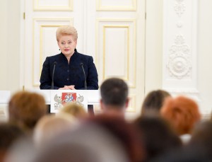 Prezidentė Dalia Grybauskaitė sveikina Nacionalinio diktanto konkurso laimėtojus