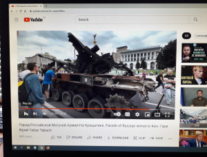 Kijevo centre demonstruojama sunaikinta rusų technika