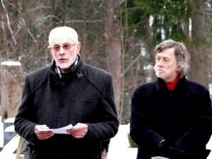 Prie kapo kalba rašytojas Vytautas Martinkus