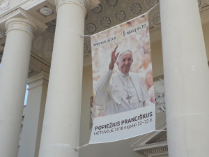Popiežius Pranciškus. Plakatas. Slaptai.lt nuotr.