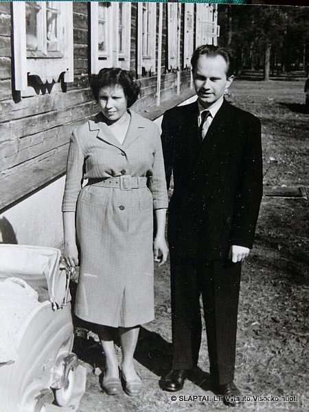 Č.Cemnolonskis su žmona Alytuje